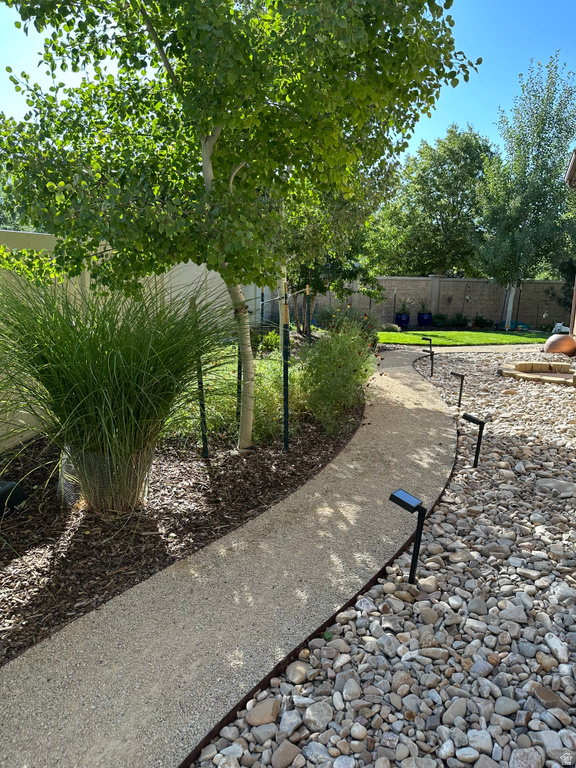 10722 S CORAL DUNE DR South Jordan, UT 84009