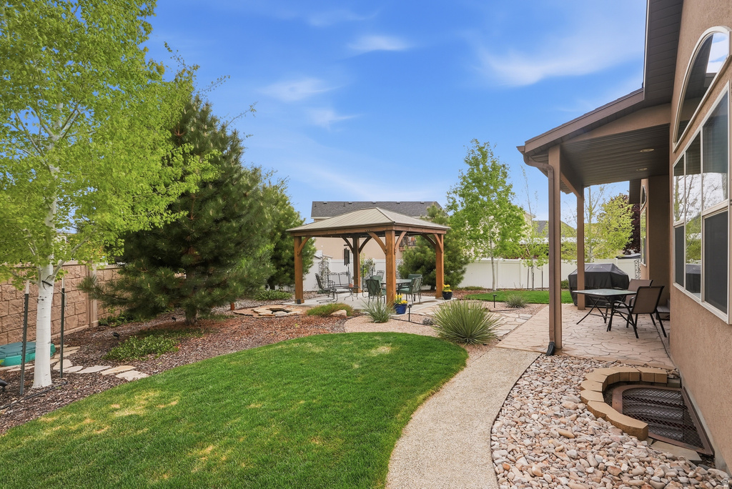 10722 S CORAL DUNE DR South Jordan, UT 84009