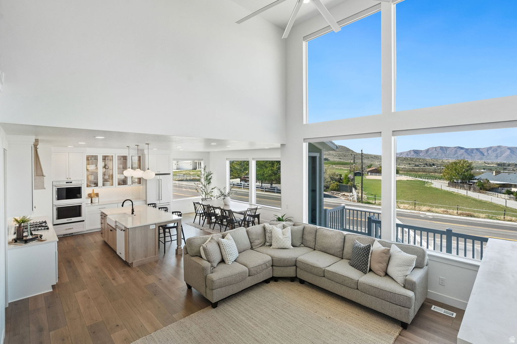 686 W EAGLECREST CIR Elk Ridge, UT 84651