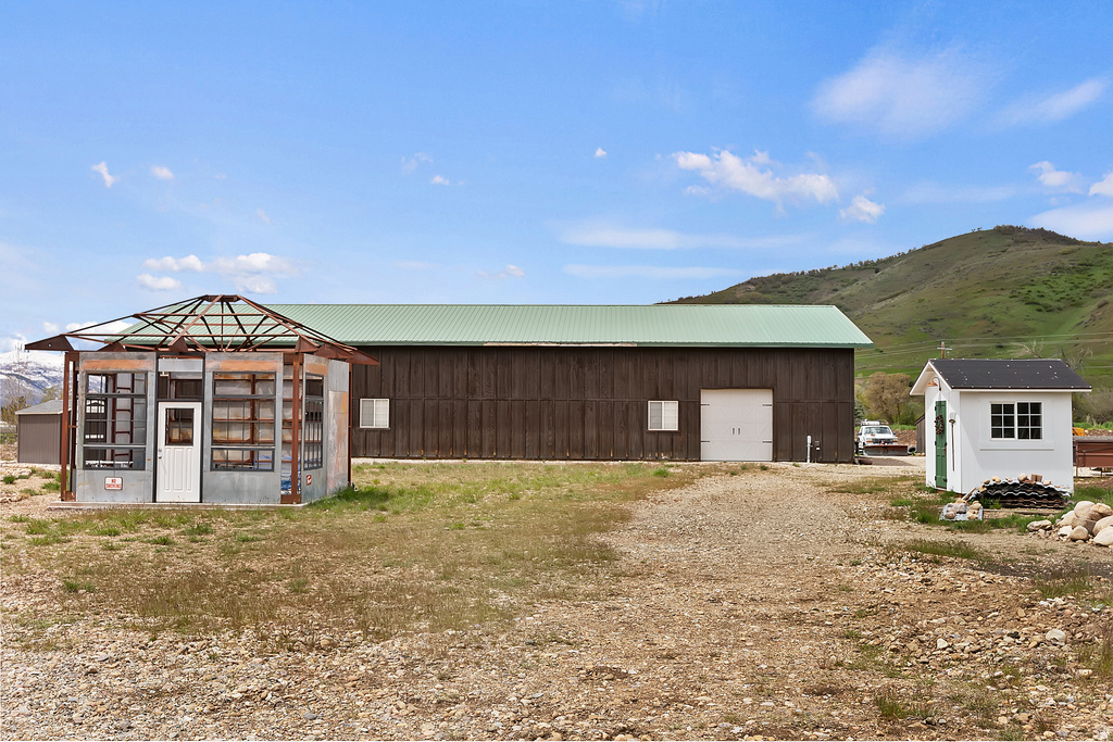 10004 E 325 S Huntsville, UT 84317