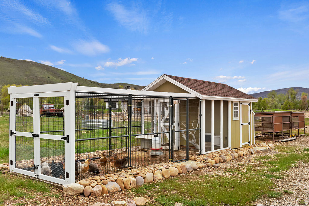 10004 E 325 S Huntsville, UT 84317