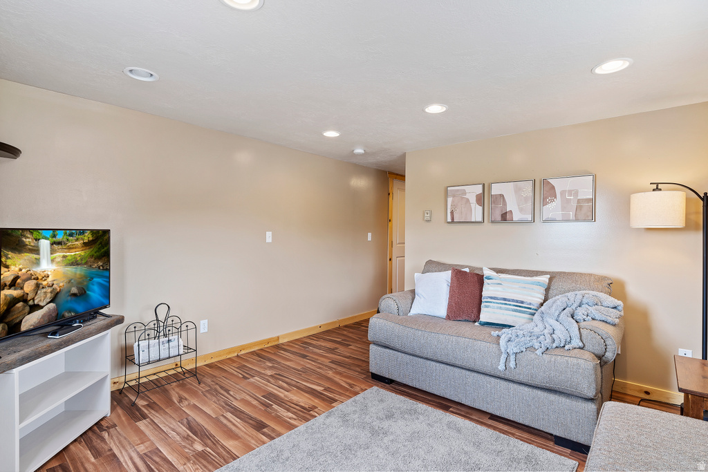 10004 E 325 S Huntsville, UT 84317