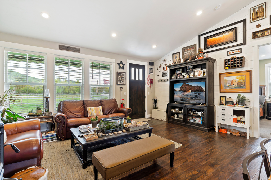 10004 E 325 S Huntsville, UT 84317