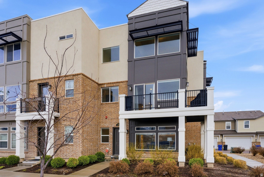 1196 W CLARK LN Farmington, UT 84025