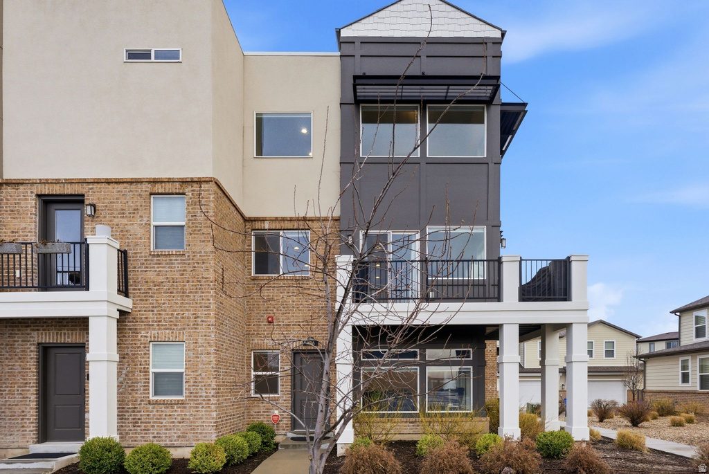 1196 W CLARK LN Farmington, UT 84025