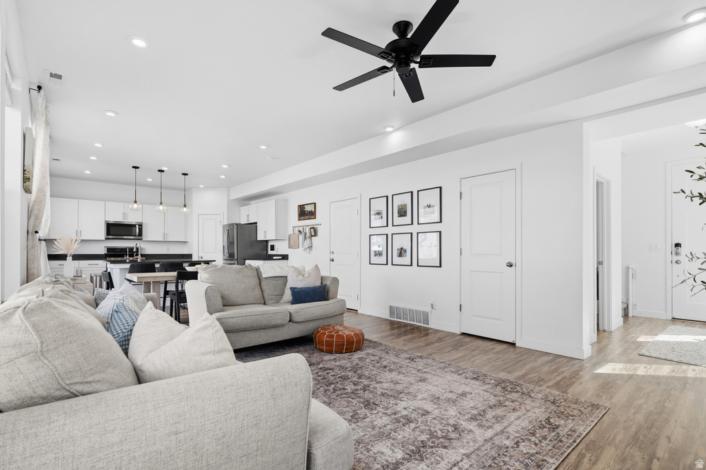 2638 W 3230 S Syracuse, UT 84075