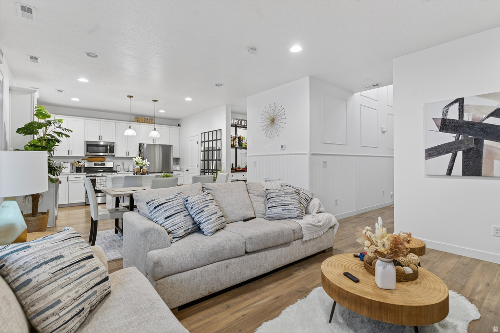 1935 W PARKVIEW DR Syracuse, UT 84075