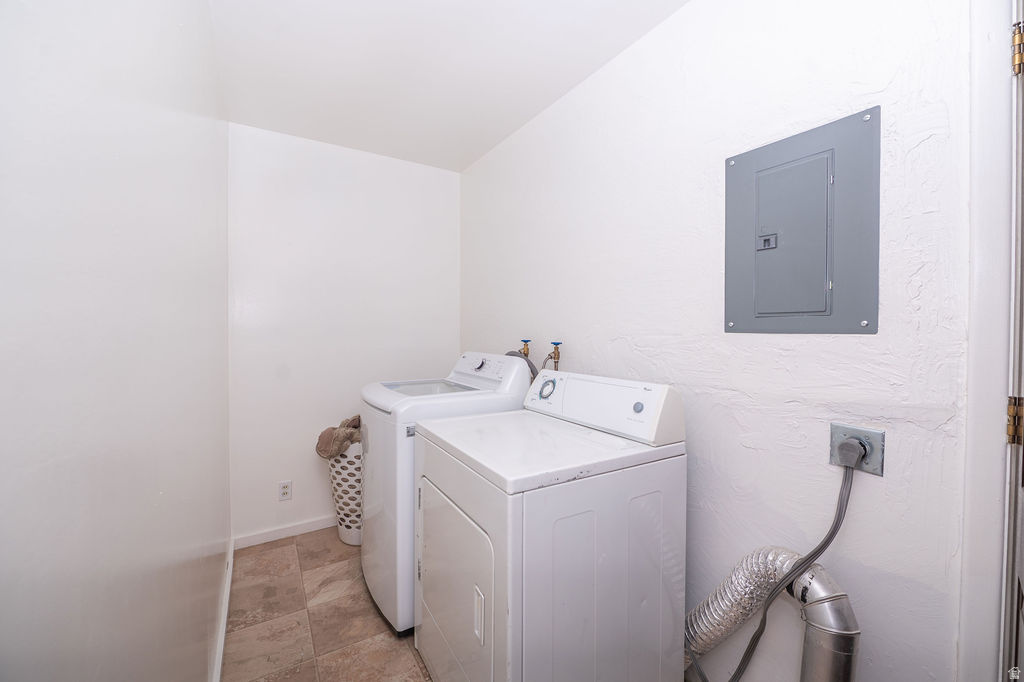 1014 PEACH DR Ogden, UT 84404