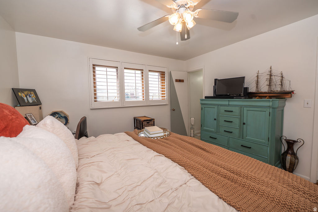 1014 PEACH DR Ogden, UT 84404