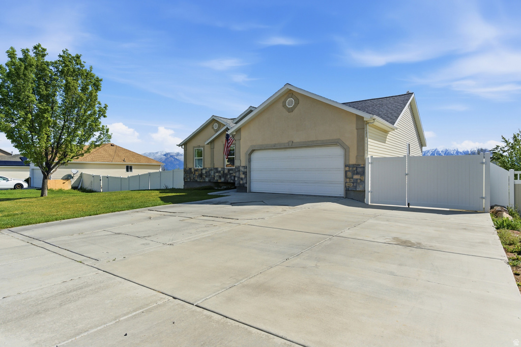 4054 S MOUNTAIN MOON DR Saratoga Springs, UT 84045
