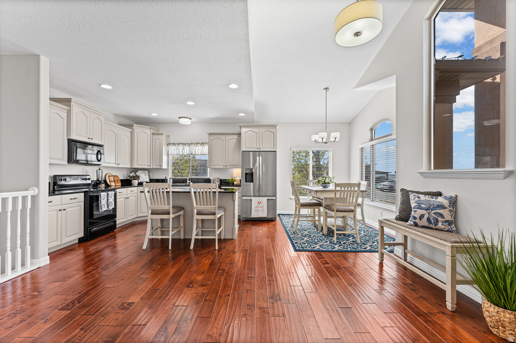 178 E EDGECREST LN North Salt Lake, UT 84054