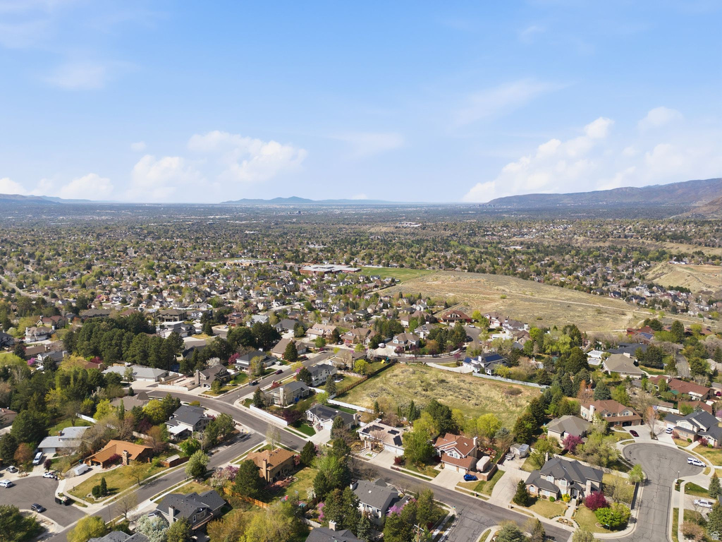 3061 E KSEL DR Sandy, UT 84092