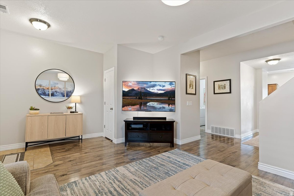 1001 W CHATHAM DR North Salt Lake, UT 84054