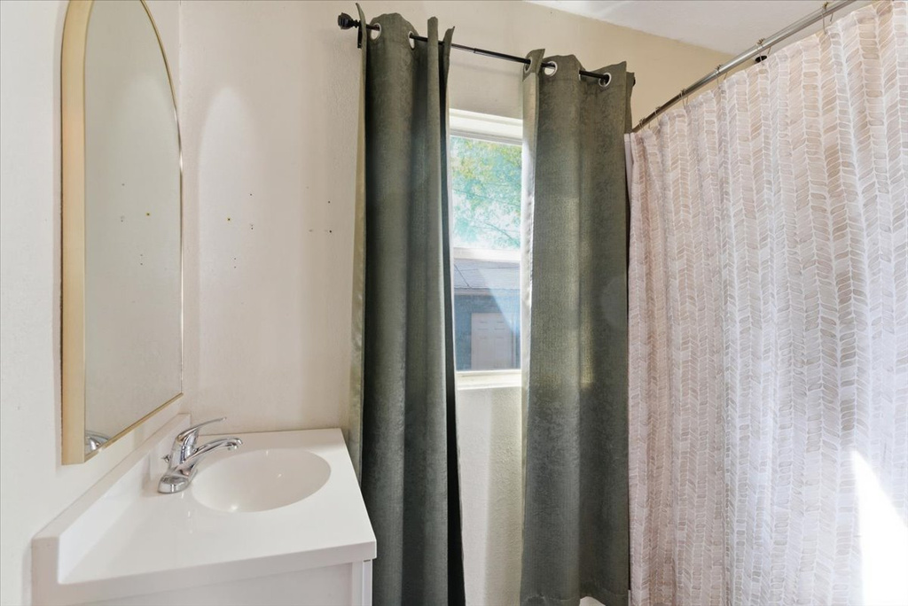 1544 CAPITOL Ogden, UT 84401