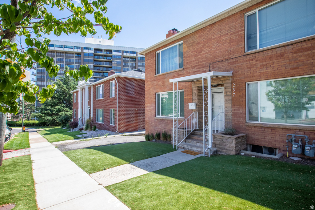 237 N CENTER ST Salt Lake City, UT 84103