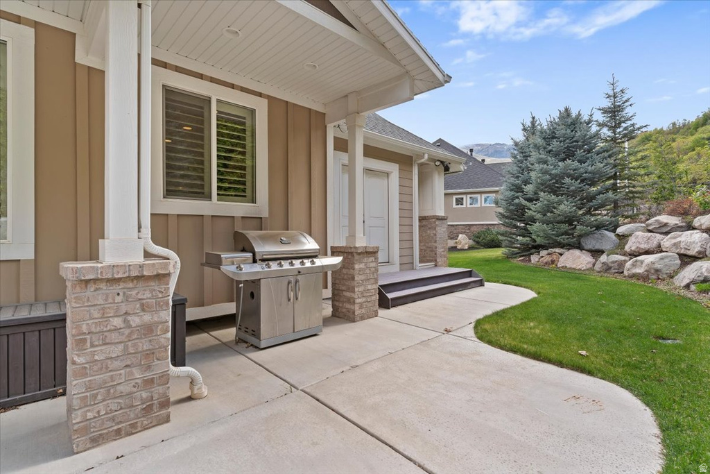 2273 E 8300 S South Weber, UT 84405