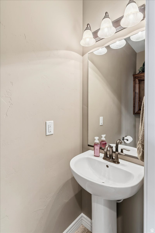 2273 E 8300 S South Weber, UT 84405