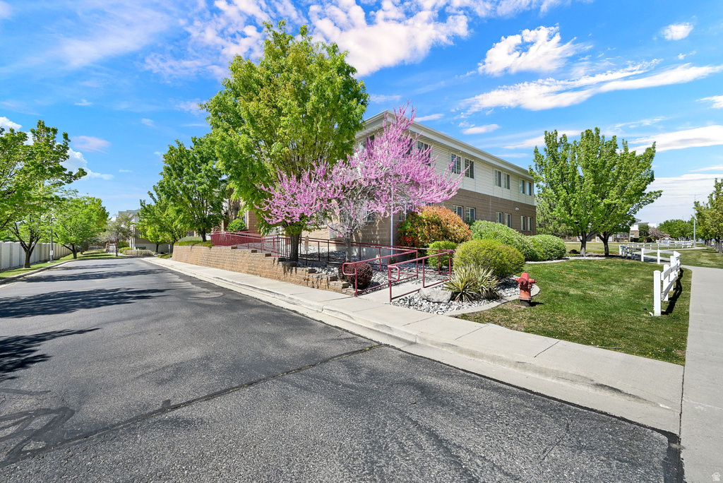 11085 S GRAPE ARBOR PL #106 Sandy, UT 84070