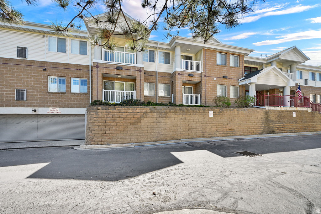 11085 S GRAPE ARBOR PL #106 Sandy, UT 84070