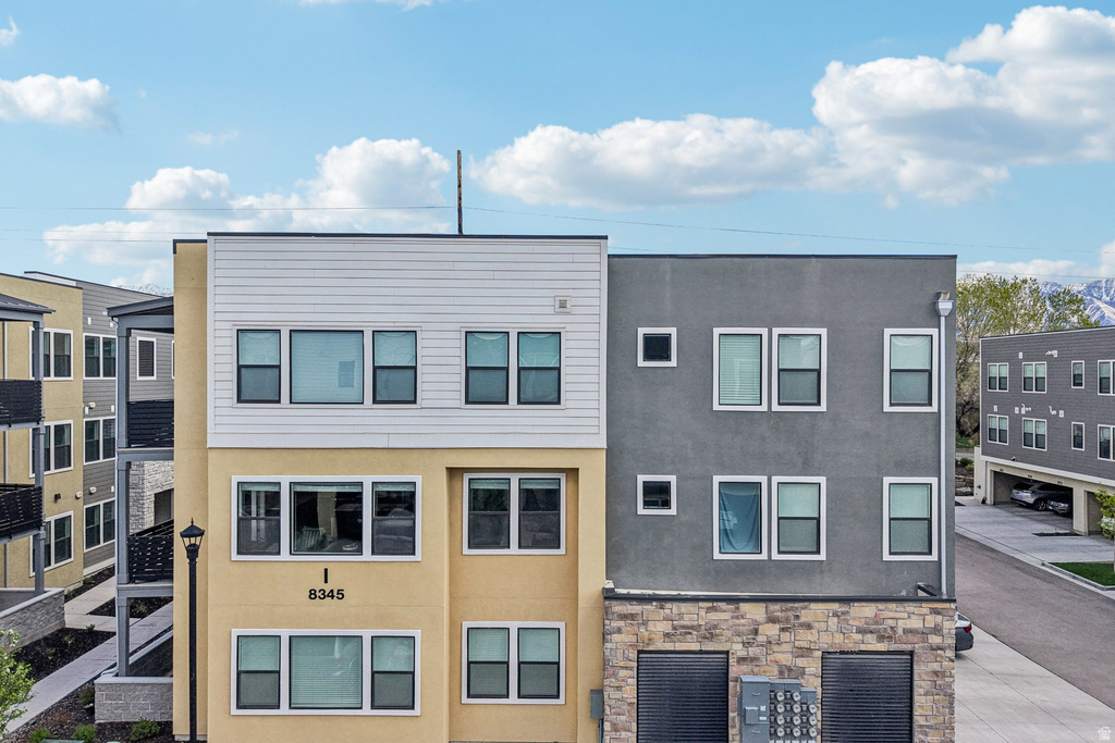 8345 S IRIS LUMI LN #202 Midvale, UT 84047