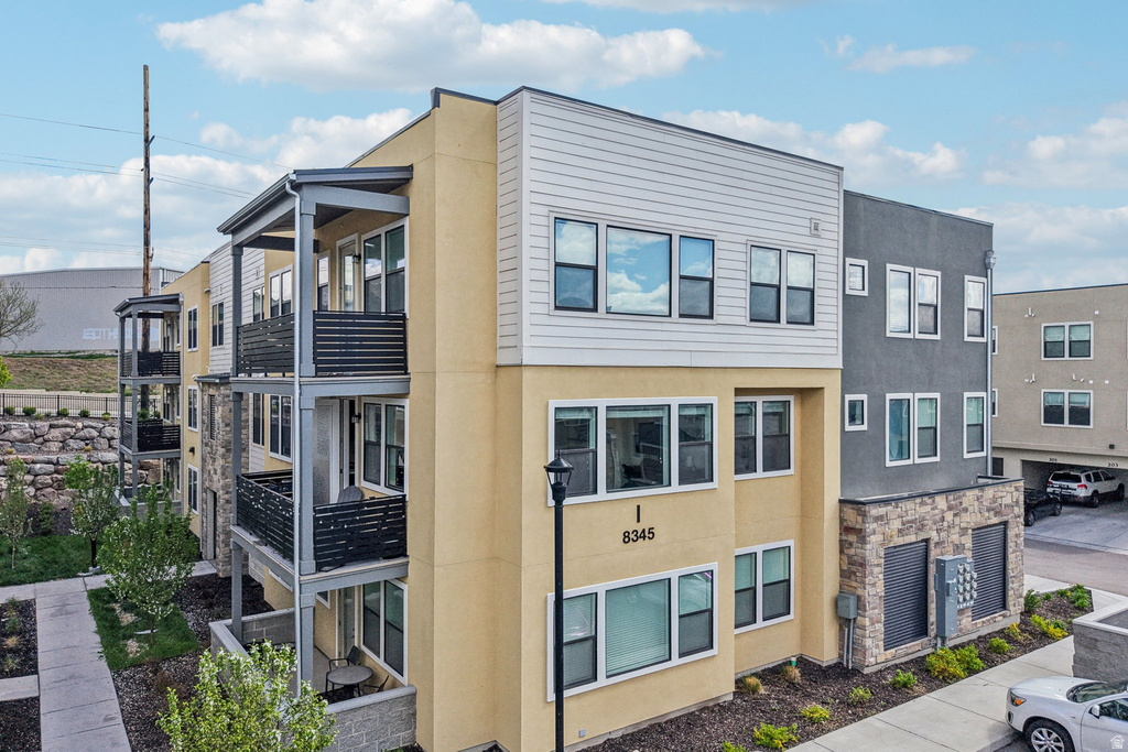 8345 S IRIS LUMI LN #202 Midvale, UT 84047