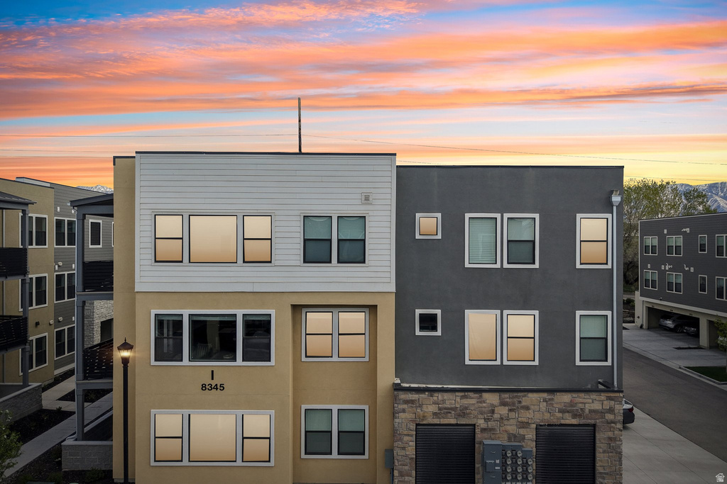 8345 S IRIS LUMI LN #202 Midvale, UT 84047