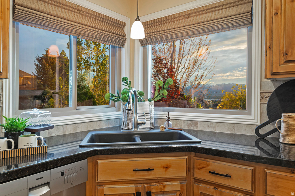 11438 S GADZOOKS DR Sandy, UT 84094