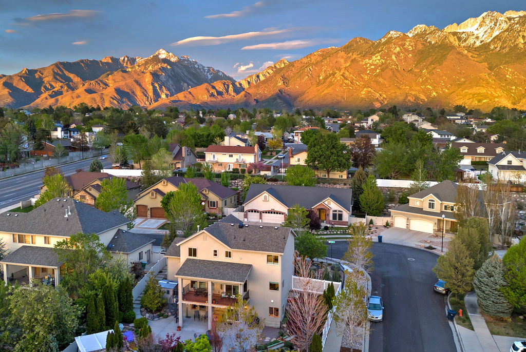 11438 S GADZOOKS DR Sandy, UT 84094