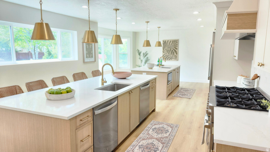 1972 E EVERLEIGH CIR Sandy, UT 84093