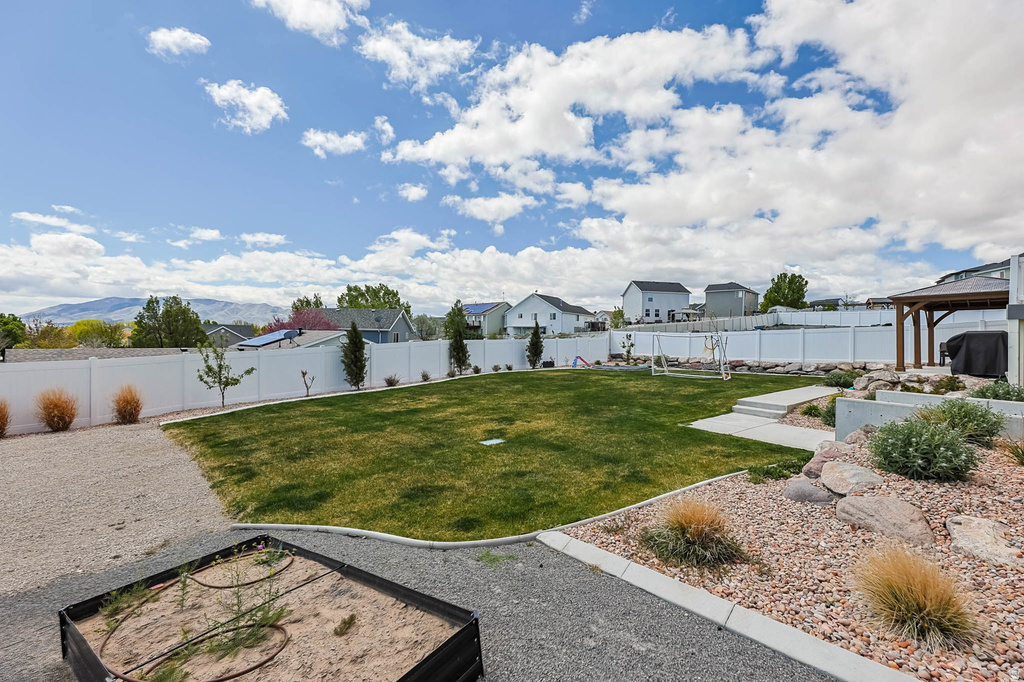 2553 N BLUEBELL DR Saratoga Springs, UT 84045