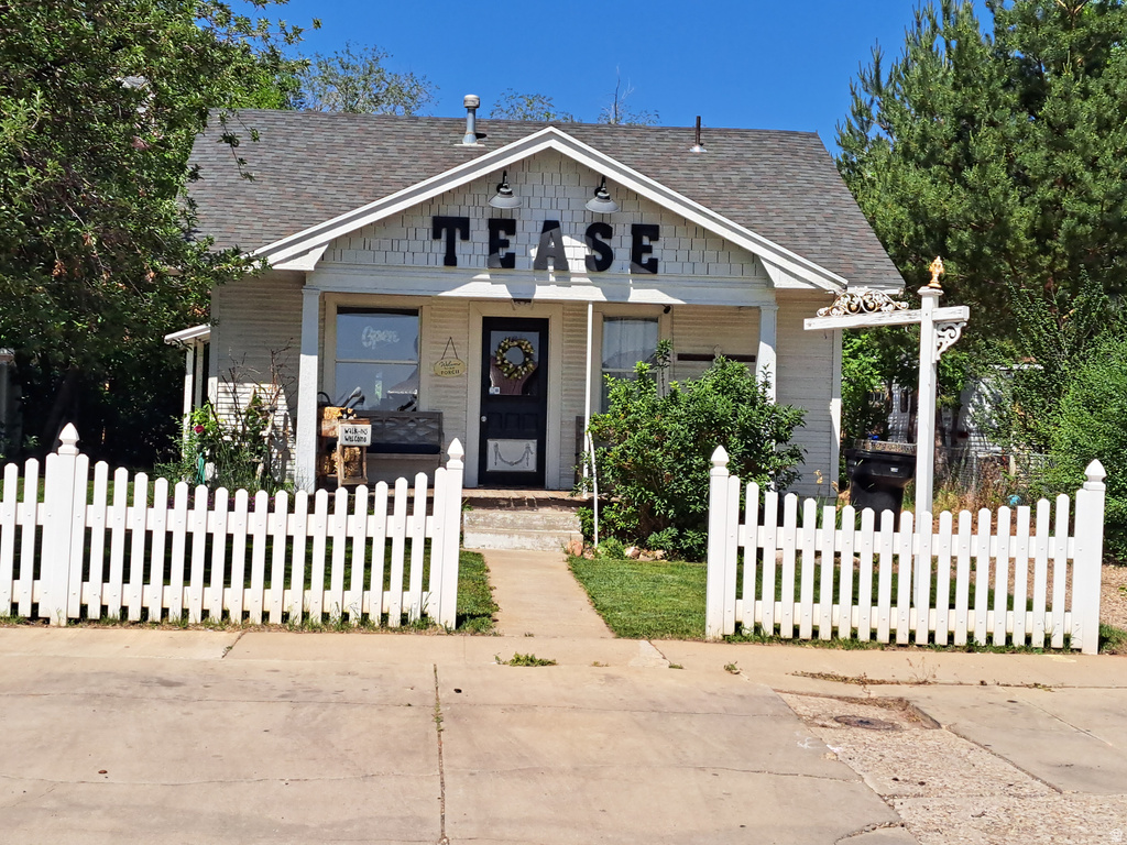 221 N 100 E, Roosevelt, UT 84066
