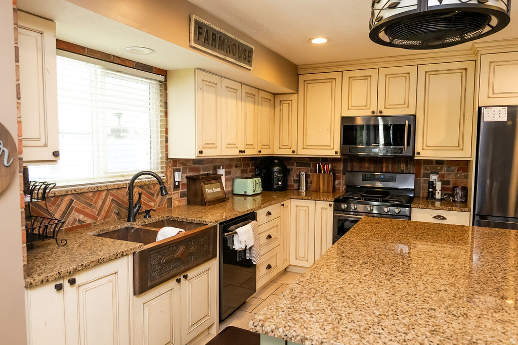 5204 S BRIGHT MORNING CIR Taylorsville, UT 84123