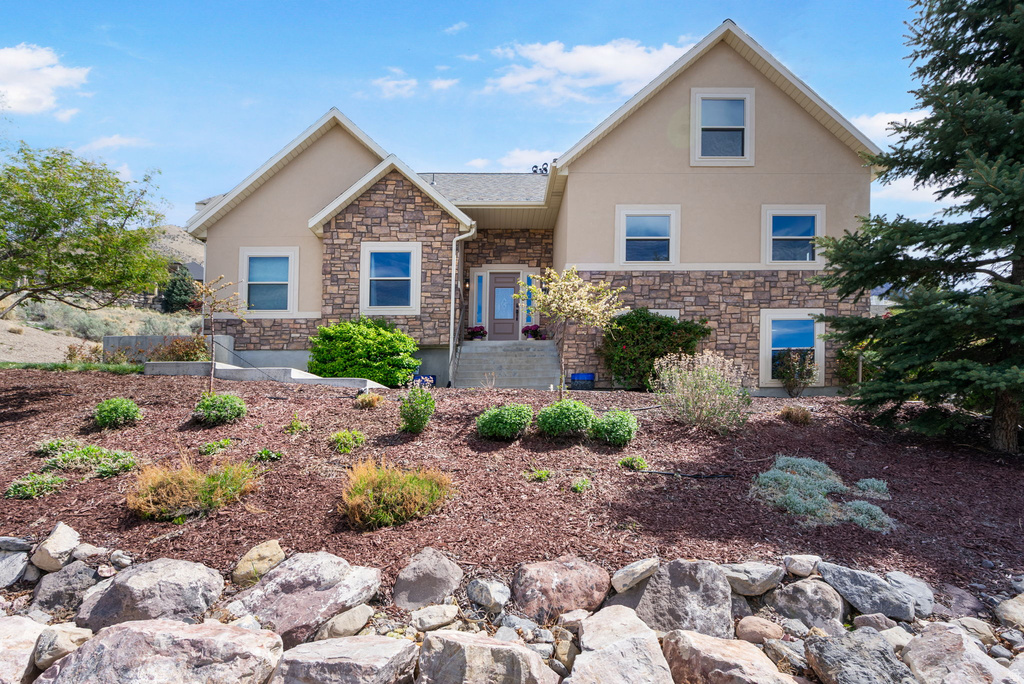 9476 N AVANYU DR Cedar Hills, UT 84062