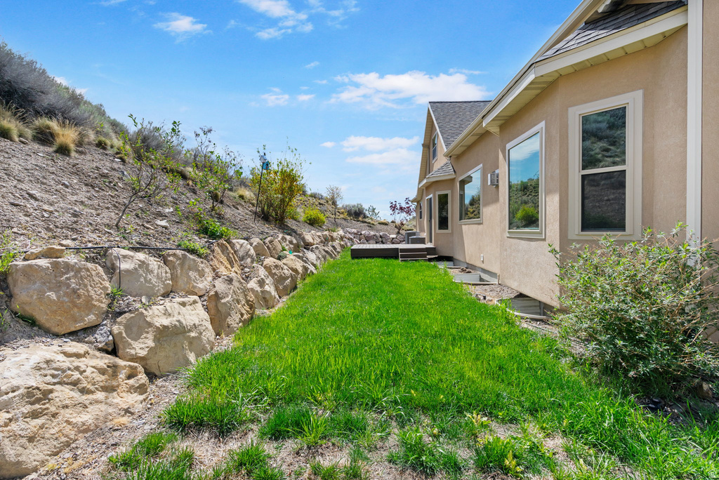 9476 N AVANYU DR Cedar Hills, UT 84062