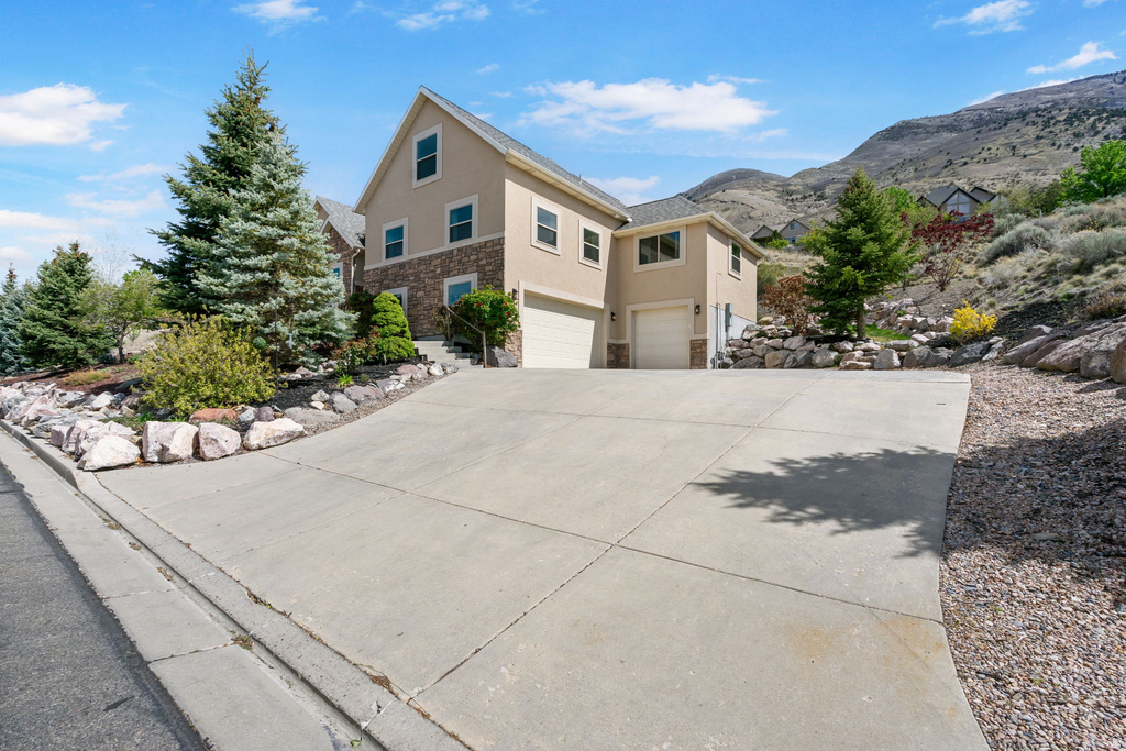 9476 N AVANYU DR Cedar Hills, UT 84062