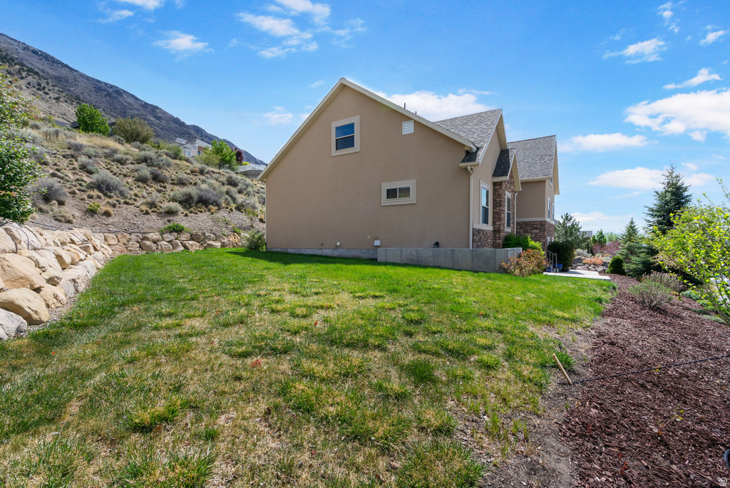 9476 N AVANYU DR Cedar Hills, UT 84062