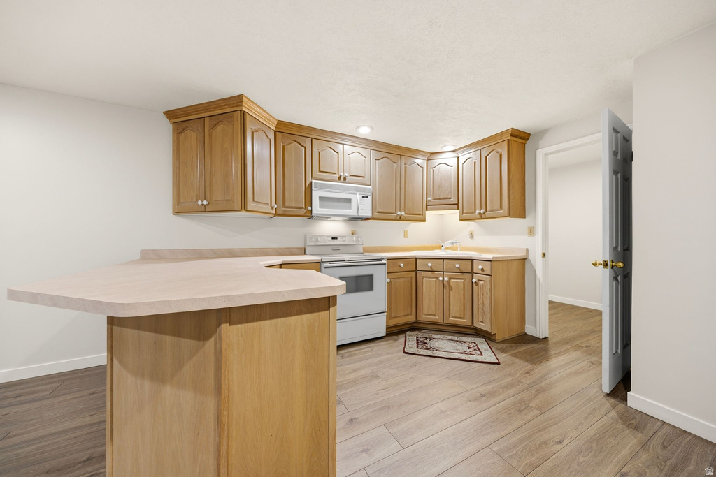 8506 S WILLOW CREEK DR Sandy, UT 84093