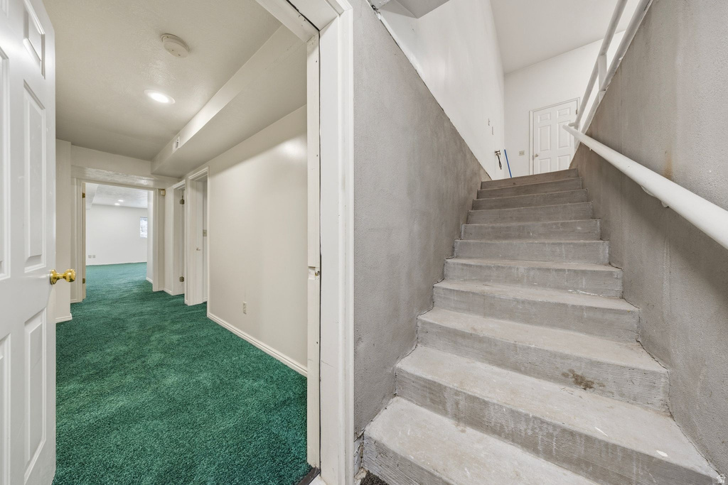 8506 S WILLOW CREEK DR Sandy, UT 84093