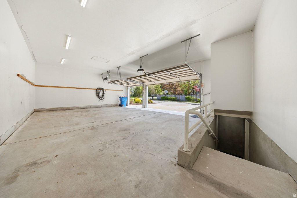 8506 S WILLOW CREEK DR Sandy, UT 84093