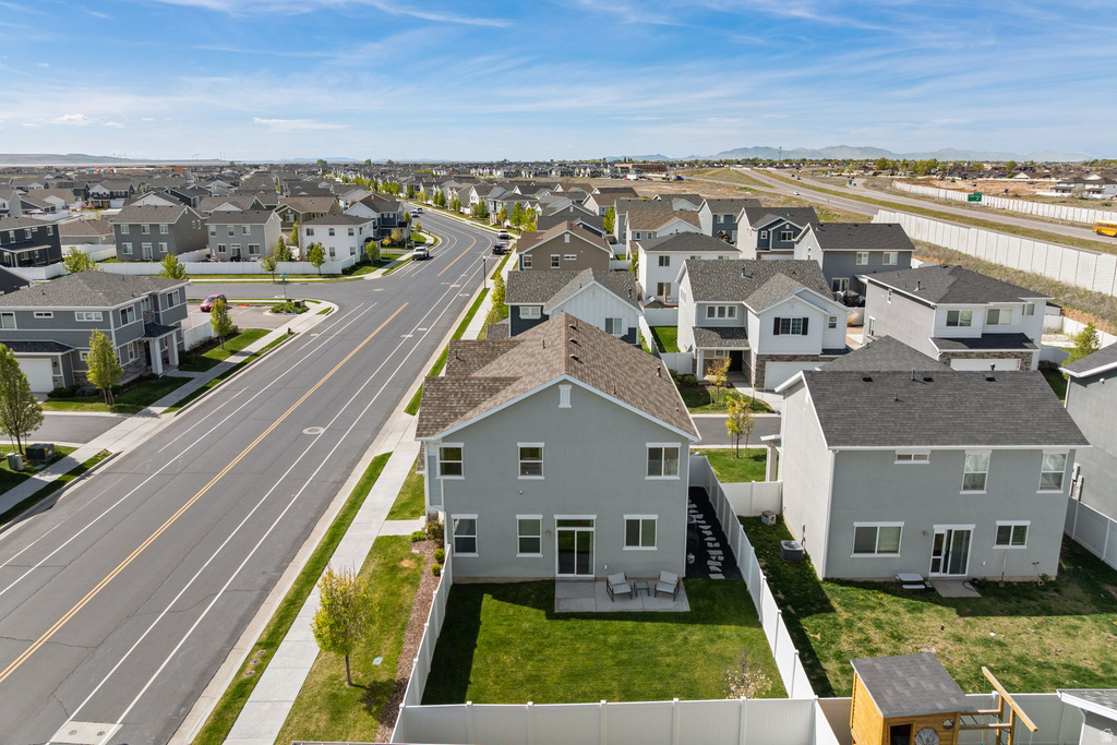 1592 W PARKVIEW DR Syracuse, UT 84075