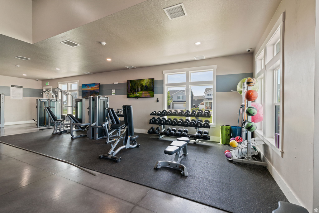 1592 W PARKVIEW DR Syracuse, UT 84075