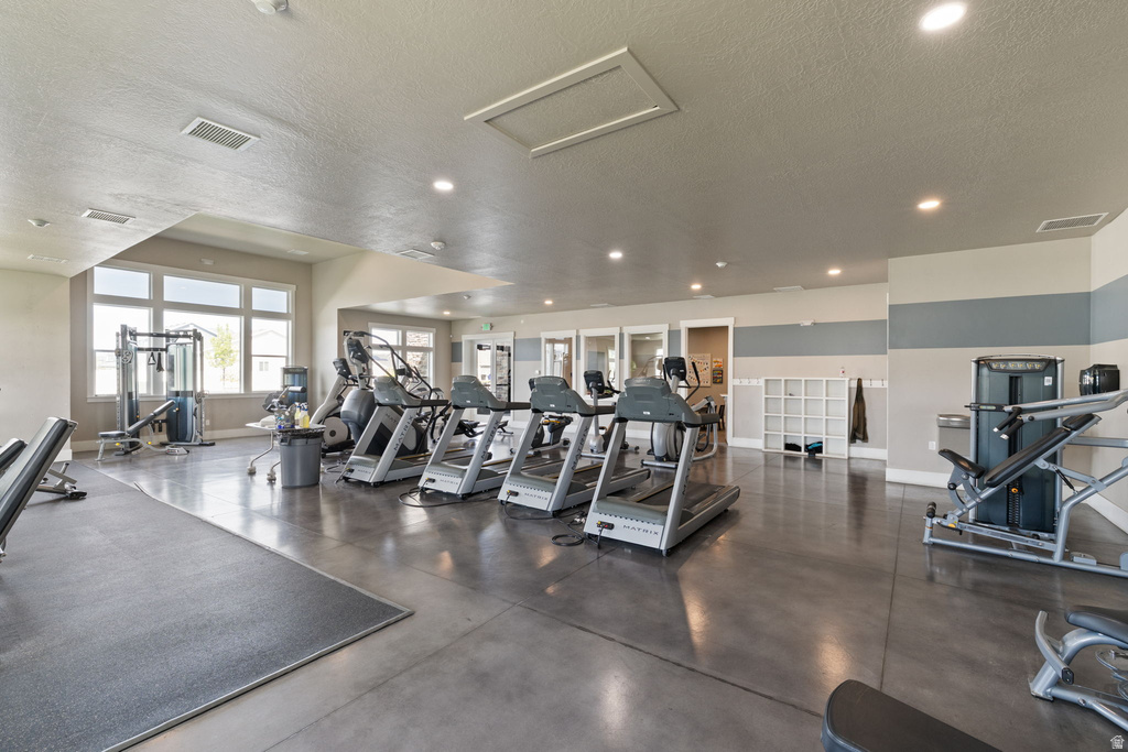 1592 W PARKVIEW DR Syracuse, UT 84075