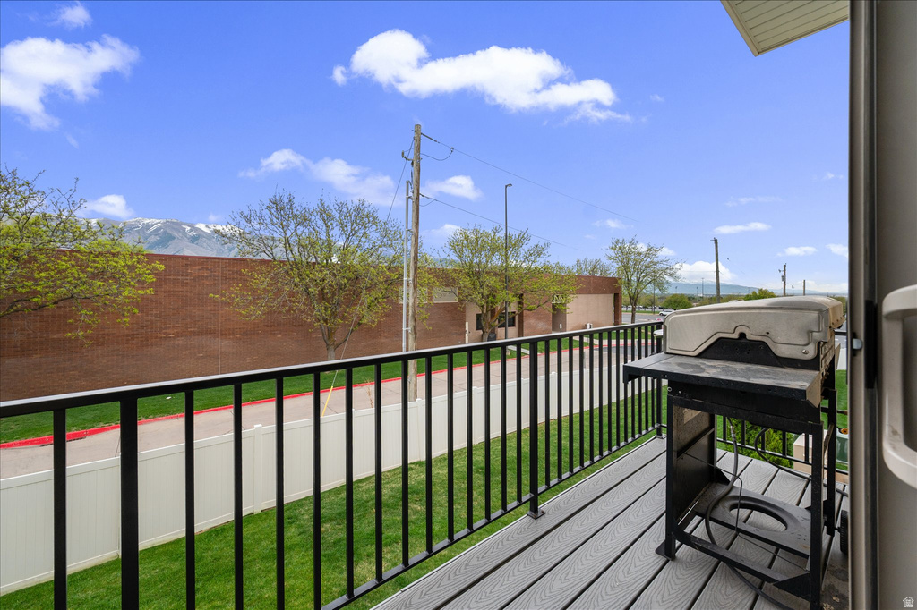 2504 N KNIGHTS LN Layton, UT 84041