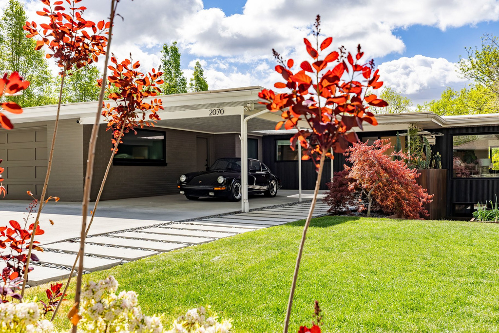 2070 E BROWNING AVE Salt Lake City, UT 84108