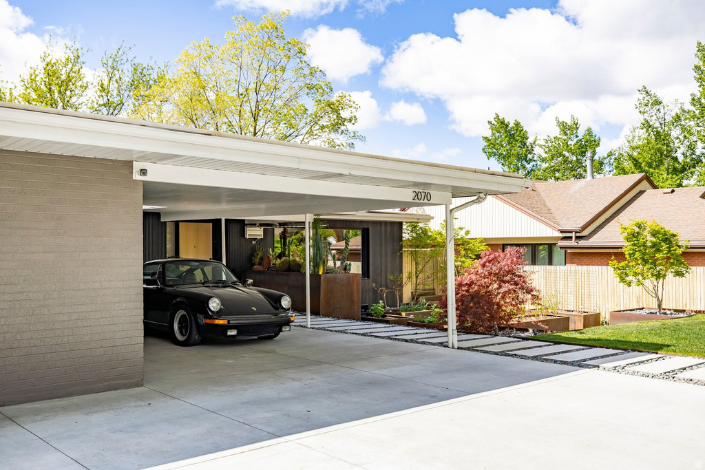 2070 E BROWNING AVE Salt Lake City, UT 84108