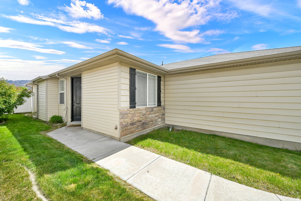 302 N FOXBORO DR North Salt Lake, UT 84054