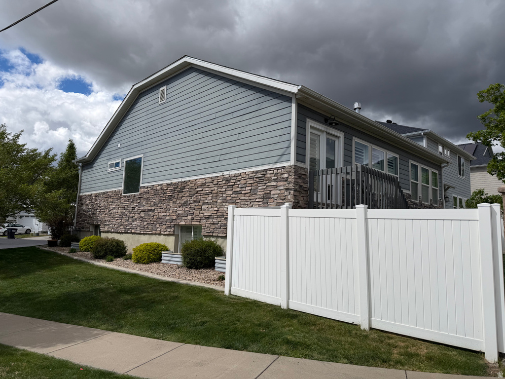 1073 BLACKSTONE DR Fruit Heights, UT 84037