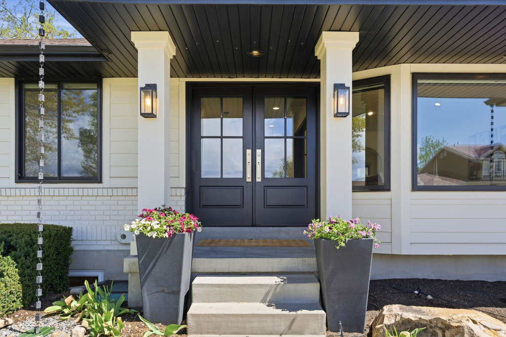 8917 S SUNRIDGE DR Sandy, UT 84093