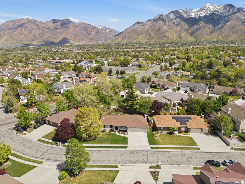 8917 S SUNRIDGE DR Sandy, UT 84093