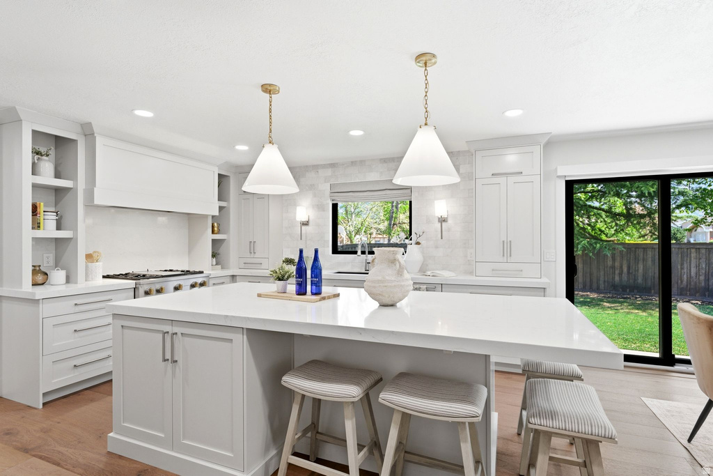 8917 S SUNRIDGE DR Sandy, UT 84093